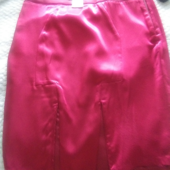 Skirt from marciano only warn once . - Picture 2 of 7